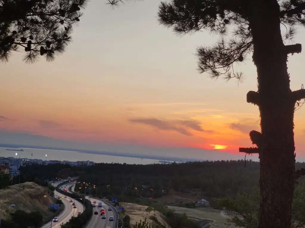 Manos Liolios_Lofos Cafe · Bar · Restaurant_Lófos_Bewertung