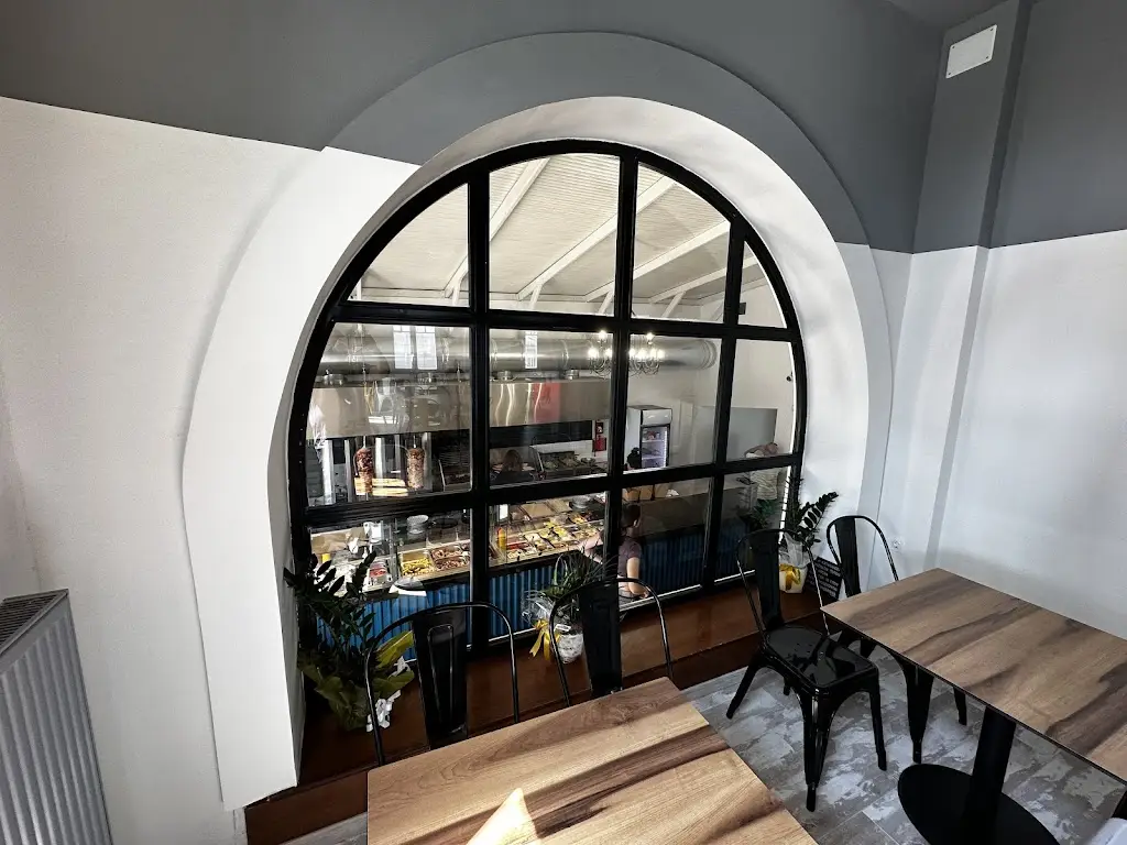 PARI'S STREET FOOD Restaurant in Lagkadás