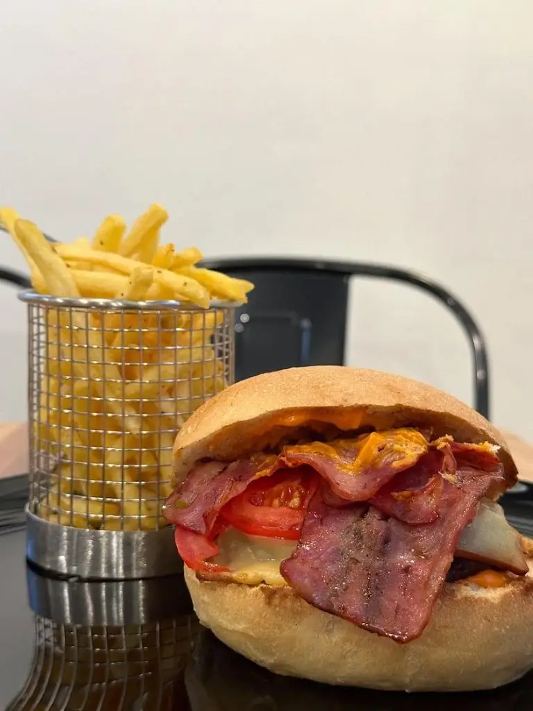 PARI'S STREET FOOD_Lagkadás_slider_image_2