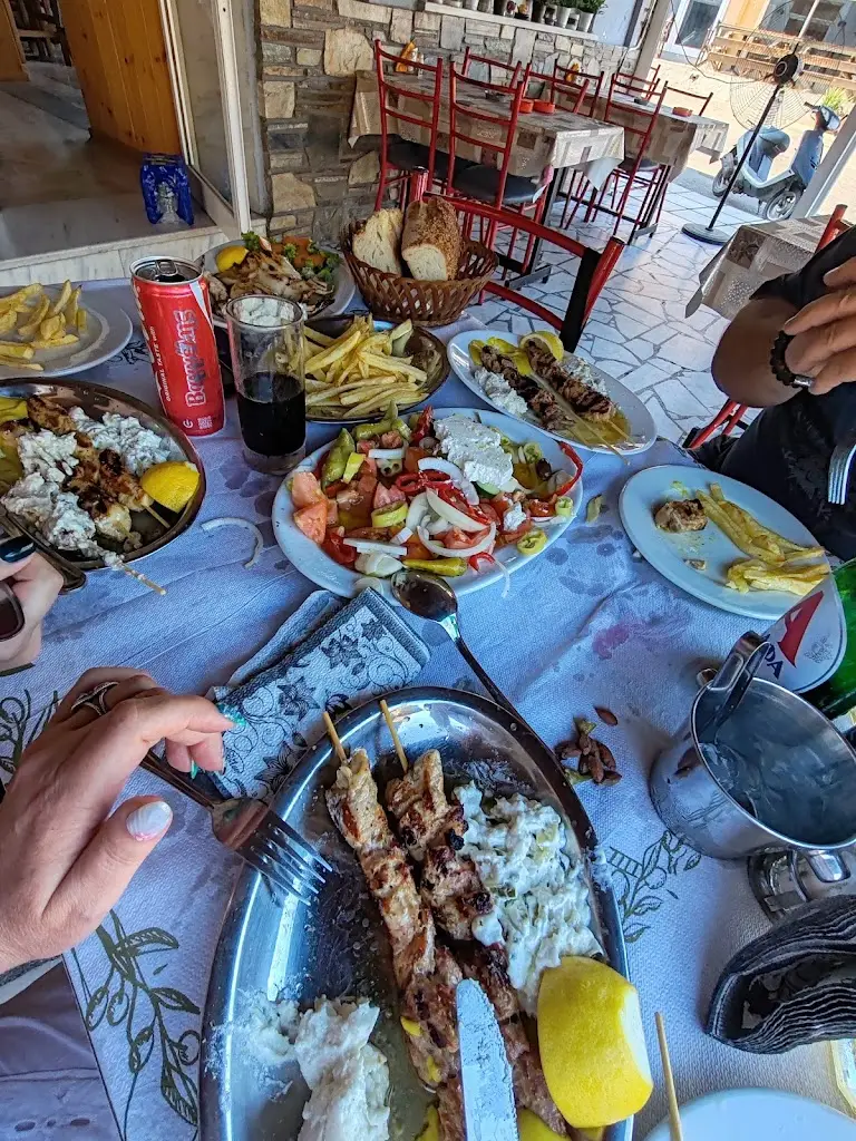 Gyógypedikűr CarPediNails FOM Zsuzsanna_makrygialos restaurant_Makrýgialos_Bewertung