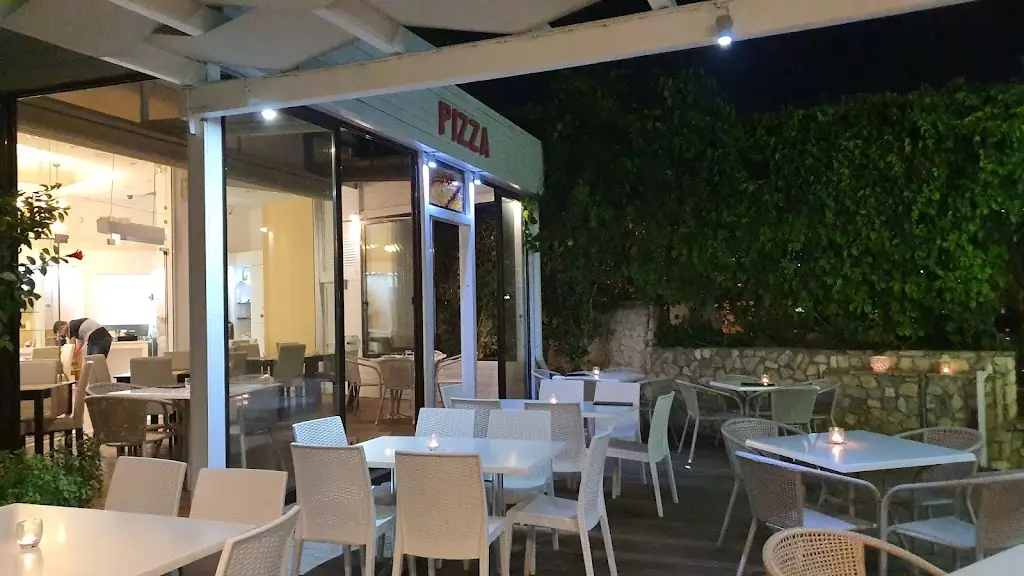 Per Tutti Restaurant in Áyioi Apóstoloi
