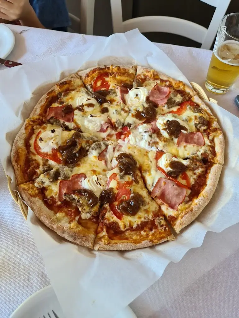 Юрий Б_Aposperitis_Makrýgialos_review