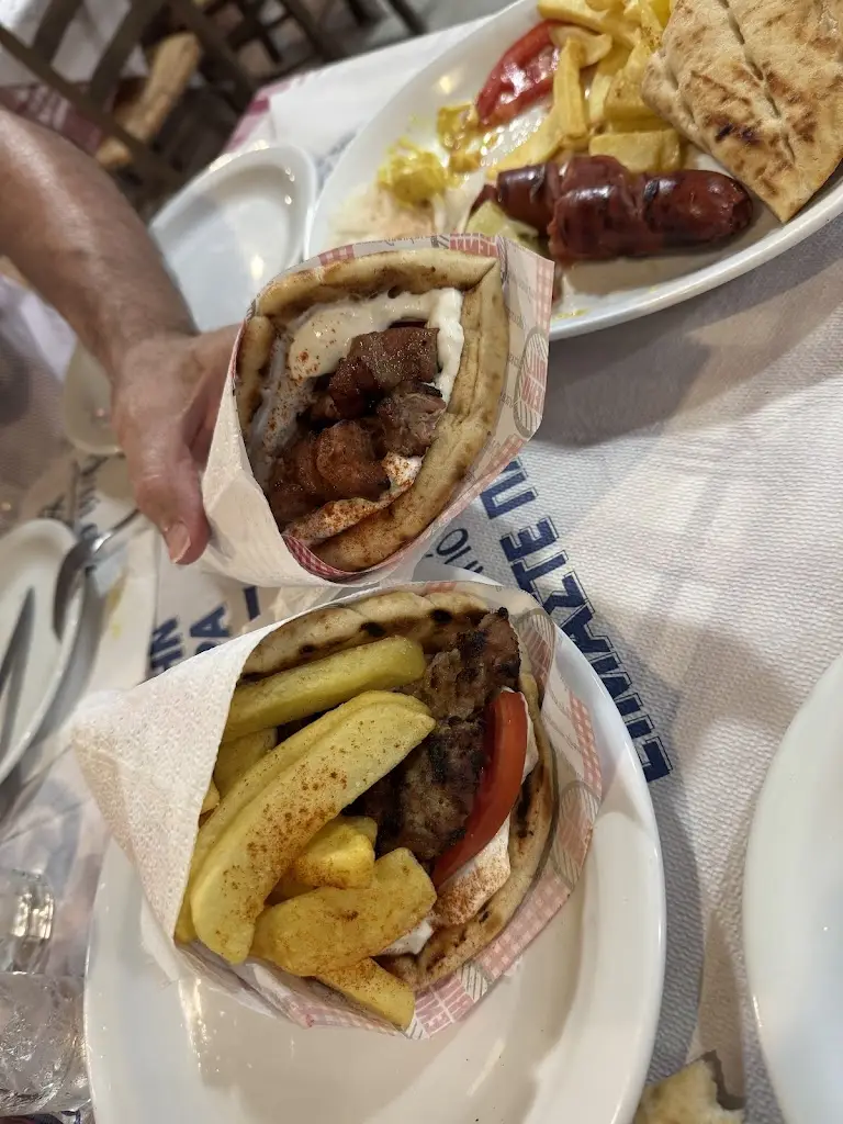 Khun Mam Narak_Aposperitis_Makrýgialos_review