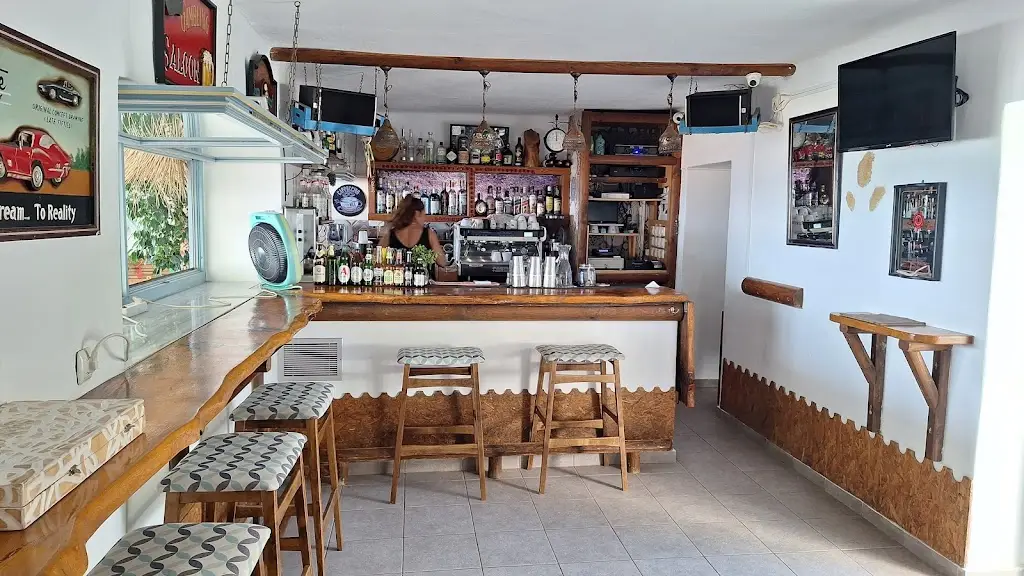 Coukos Island Restaurant in Makrýgialos