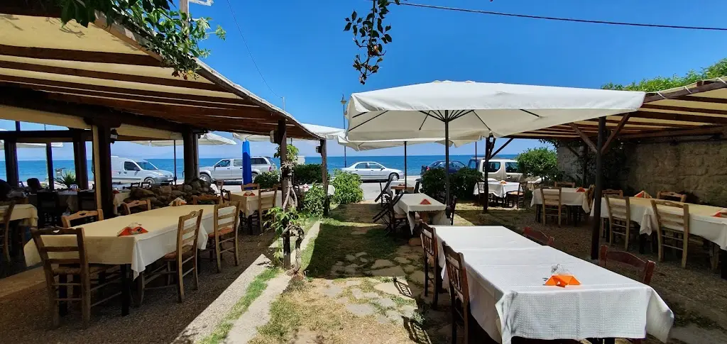 Ο Γιαλός Restaurant in Makrýgialos