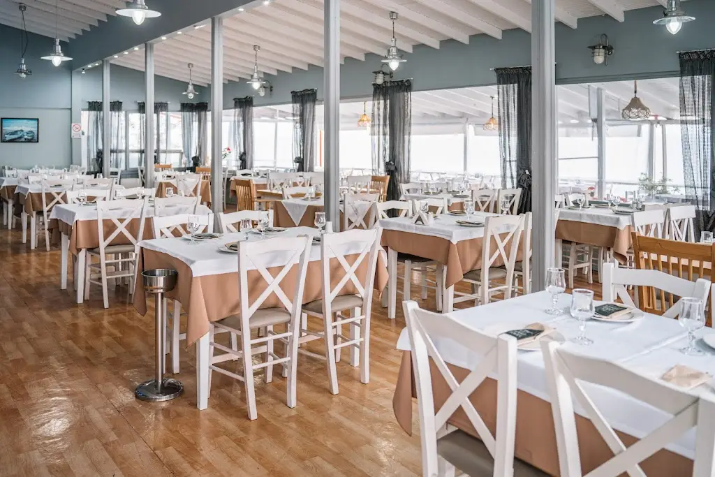 Ψαροταβέρνα Το Ακρογιάλι_Makrýgialos_slider_image_1