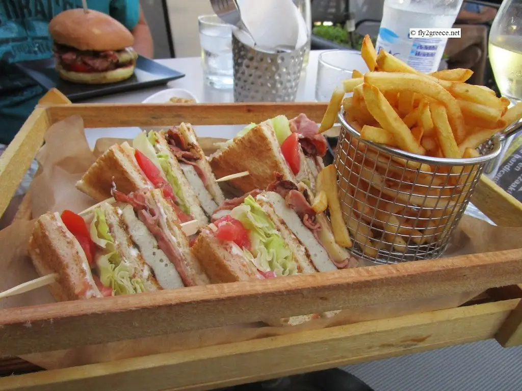 Menü_Revans Beach Bar_Makrýgialos_Bild_4