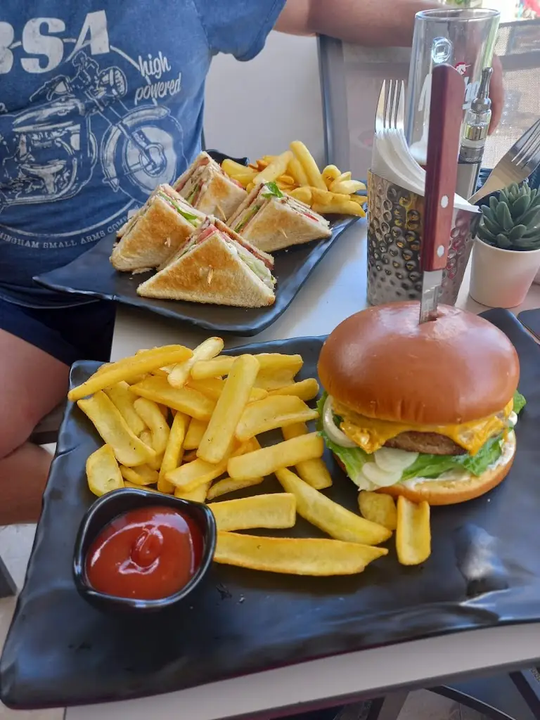 Menü_Revans Beach Bar_Makrýgialos_Bild_5