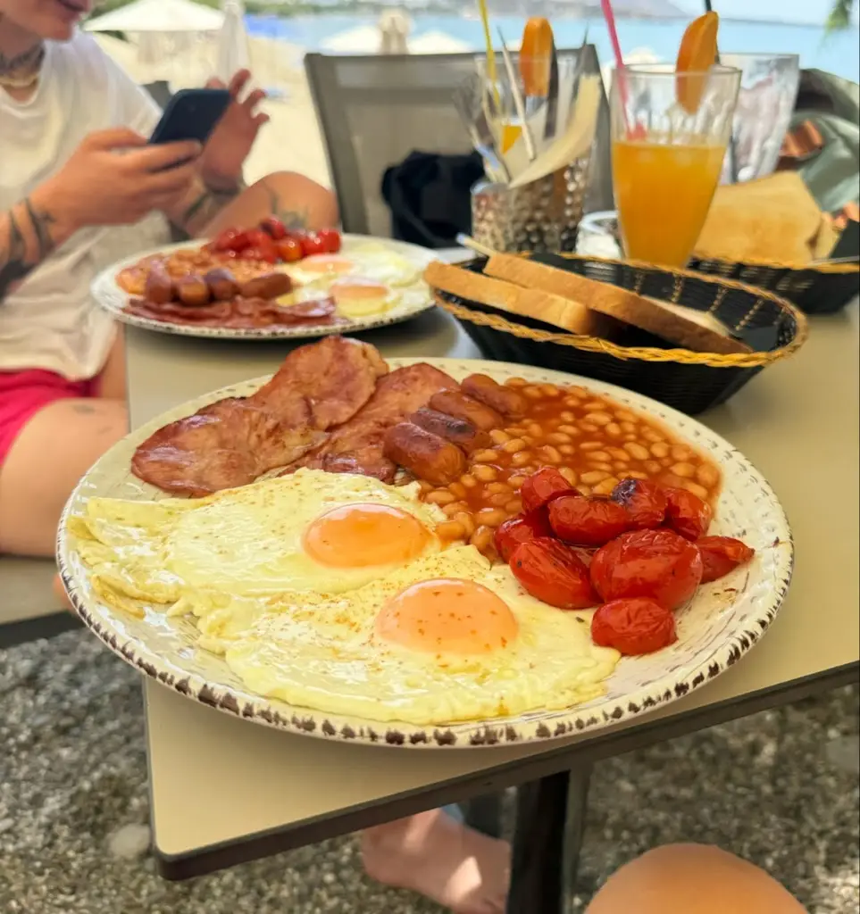 Menü_Revans Beach Bar_Makrýgialos_Bild_8