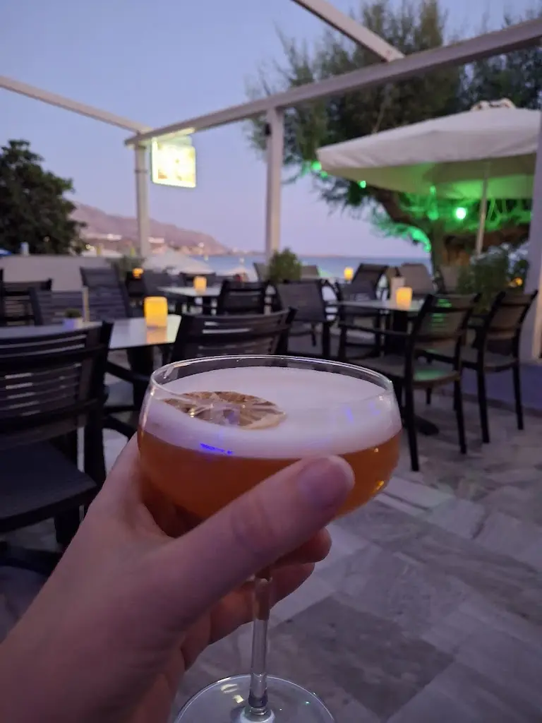 Al Davies_Revans Beach Bar_Makrýgialos_Bewertung