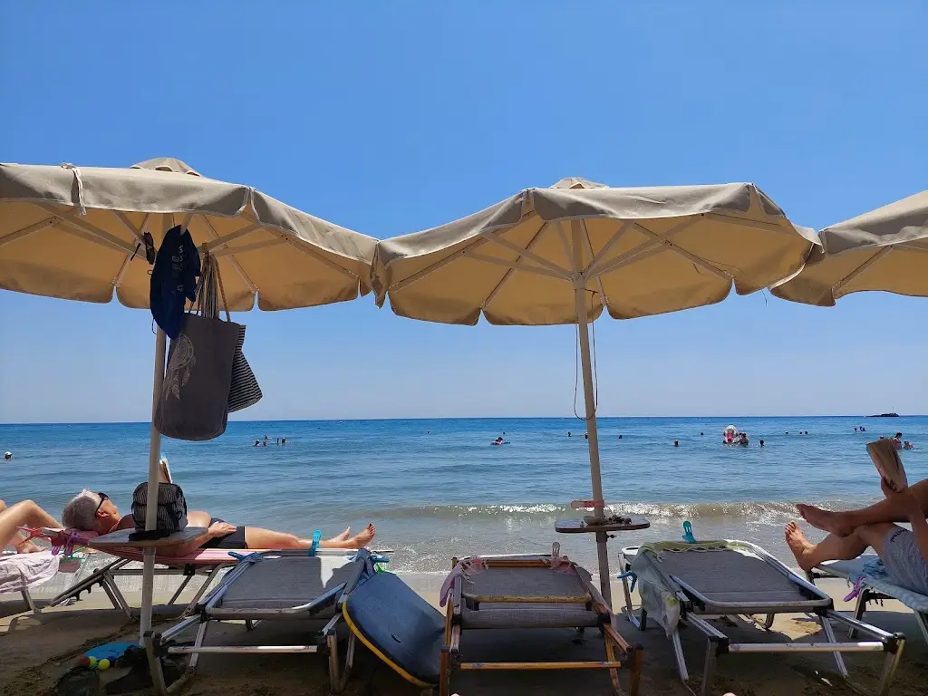 Gregory_Revans Beach Bar_Makrýgialos_Bewertung