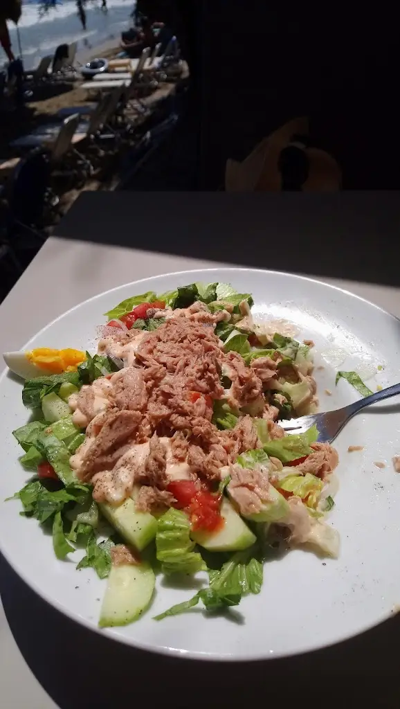 june bowden_Revans Beach Bar_Makrýgialos_Bewertung