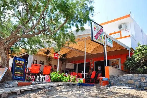 Revans Beach Bar Restaurant in Makrýgialos