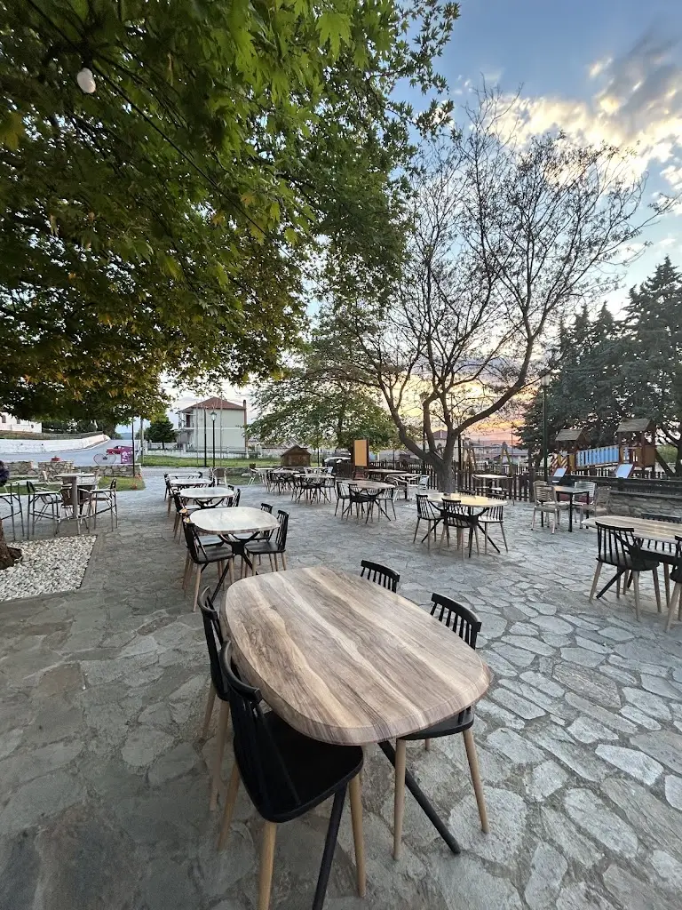 Stou Bakali Restaurant in Mavrothálassa