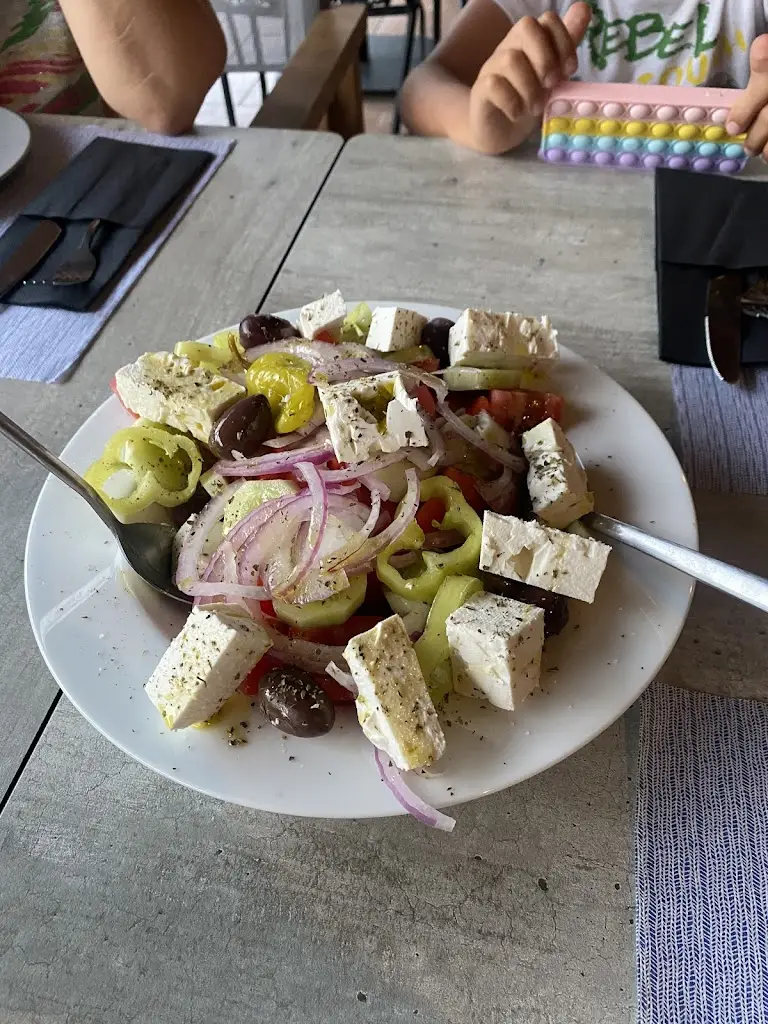 navi auto_Pentola eatery bar_Mikró Monastíri_recensione