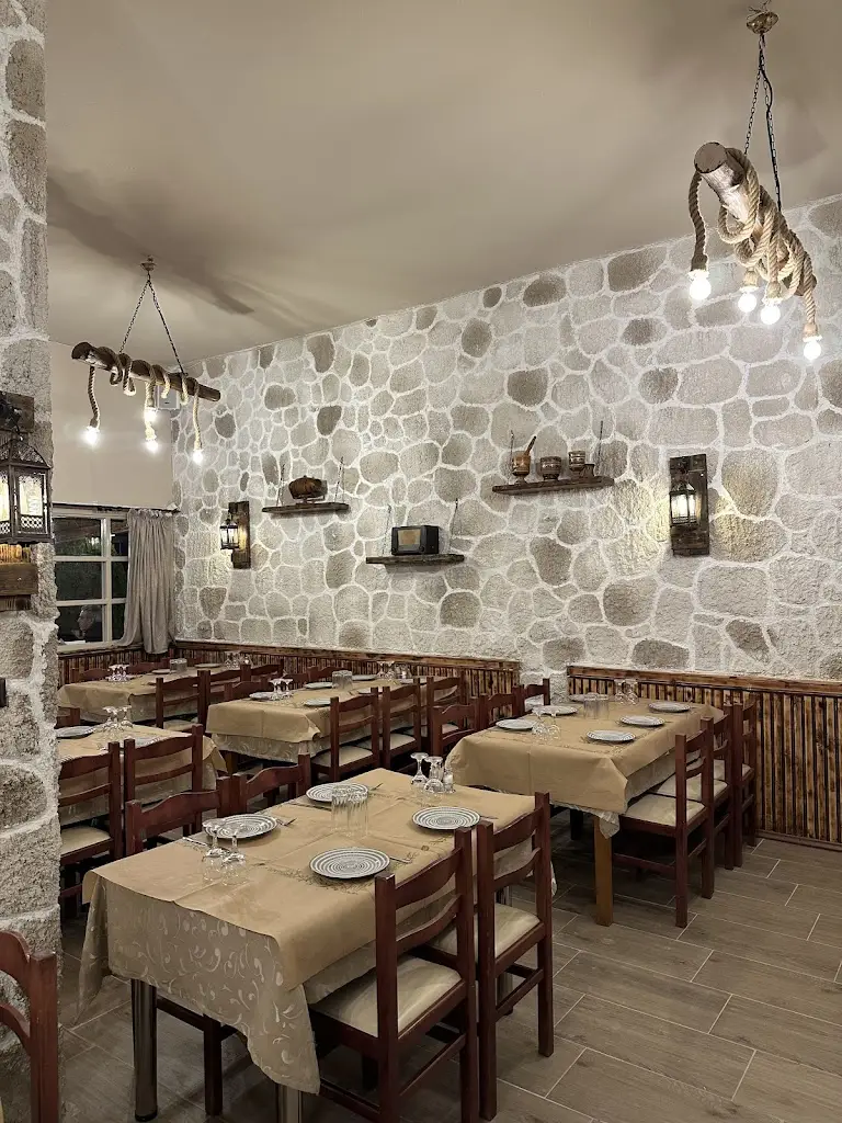 Ας πιούμε σ'αυτό Restaurant in Mikró Monastíri