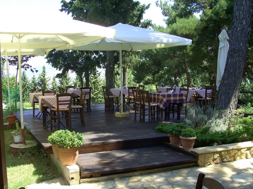 Traditional Taverna Krioneri Restaurant in Melissochóri