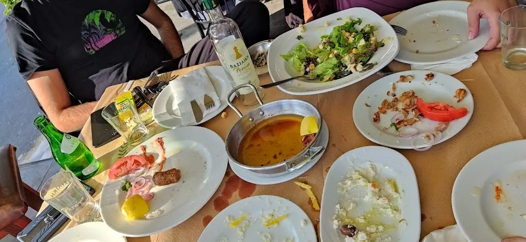 Δημήτρης Χαλκιας_Το Στέκι του Χωριού_Melissochóri_review