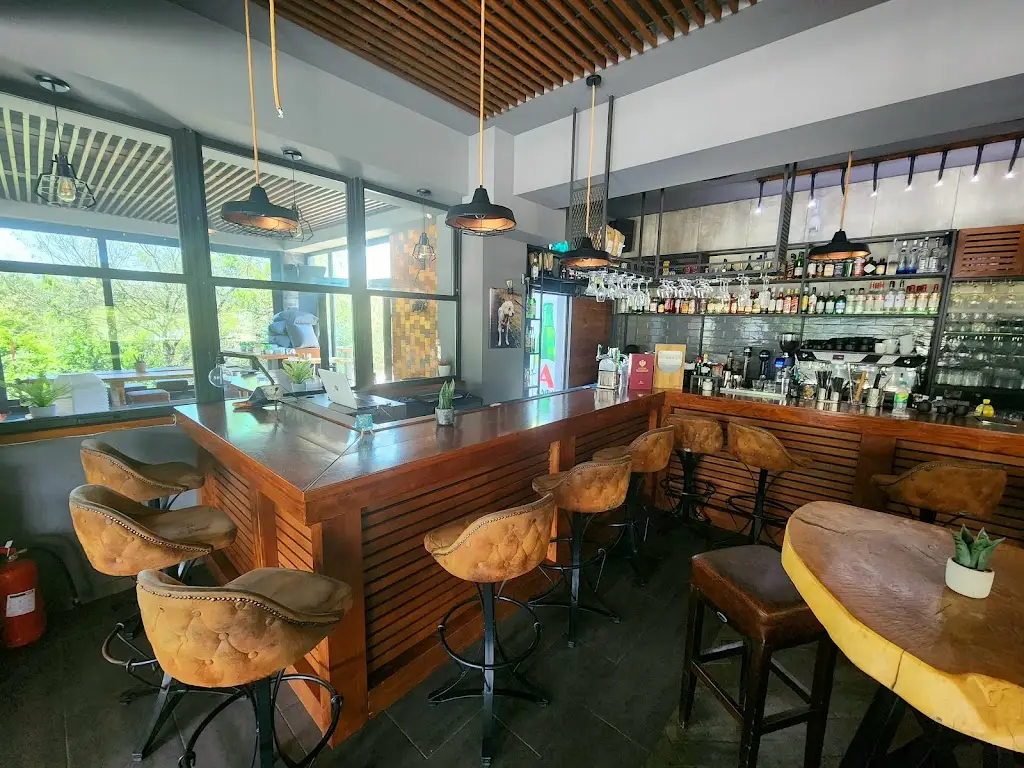 Viktor Grujevski_SARA’S SKG_Melissochóri_review