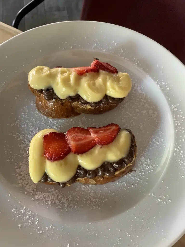 Magdalena Baca_SARA’S SKG_Melissochóri_review