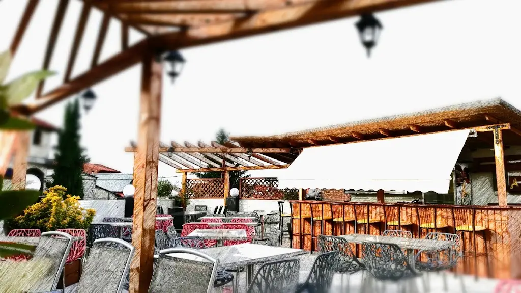 Fantastiko Restaurant in Melíki