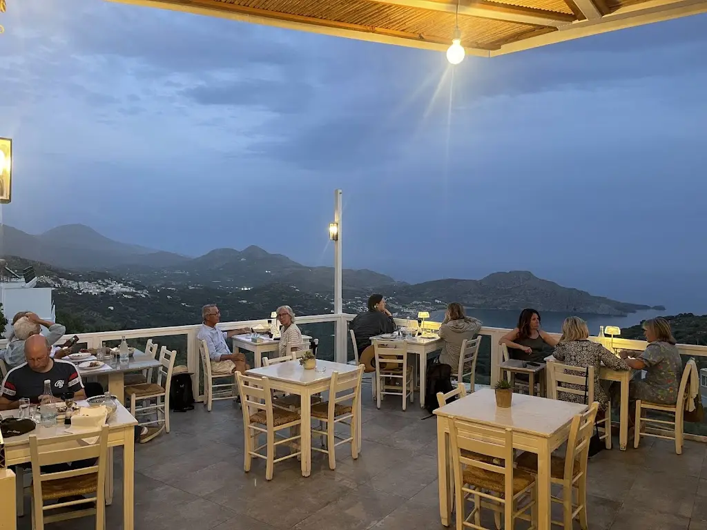 Merastri Sellia Taverna_Melíki_slider_image_1