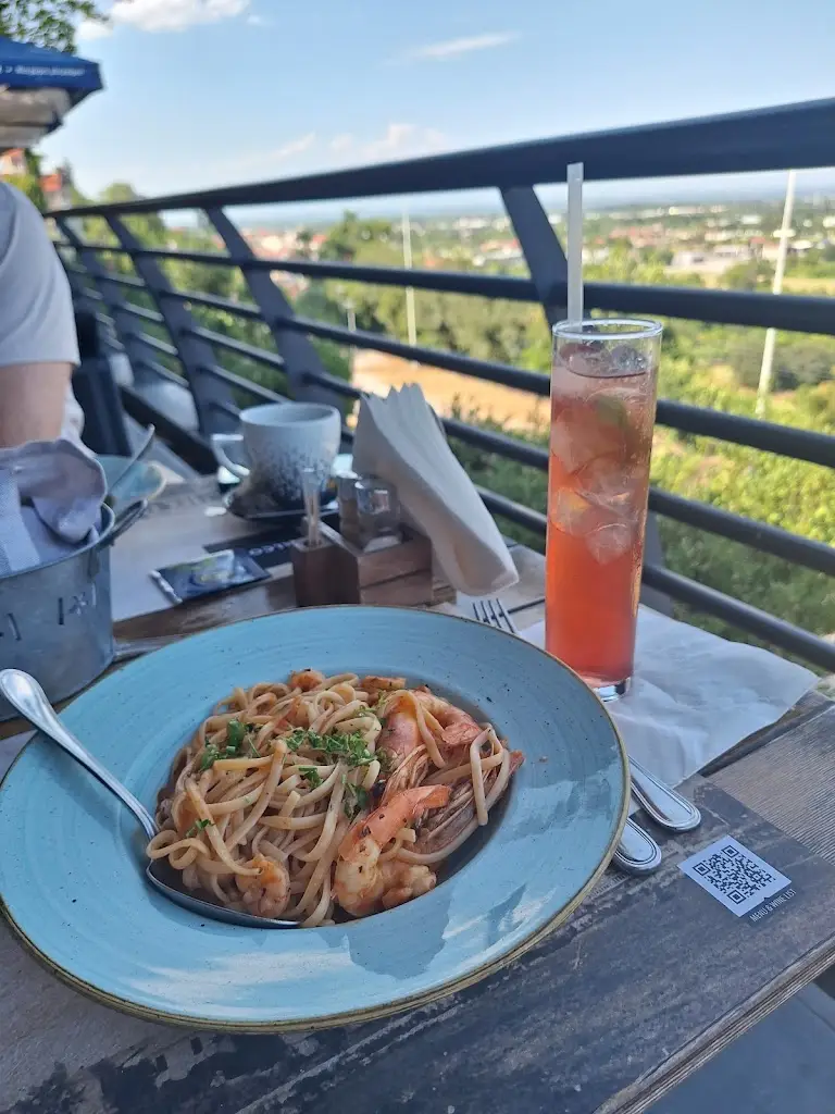 Валентина_Balcony and Masna Restaurants_Melíki_Bewertung