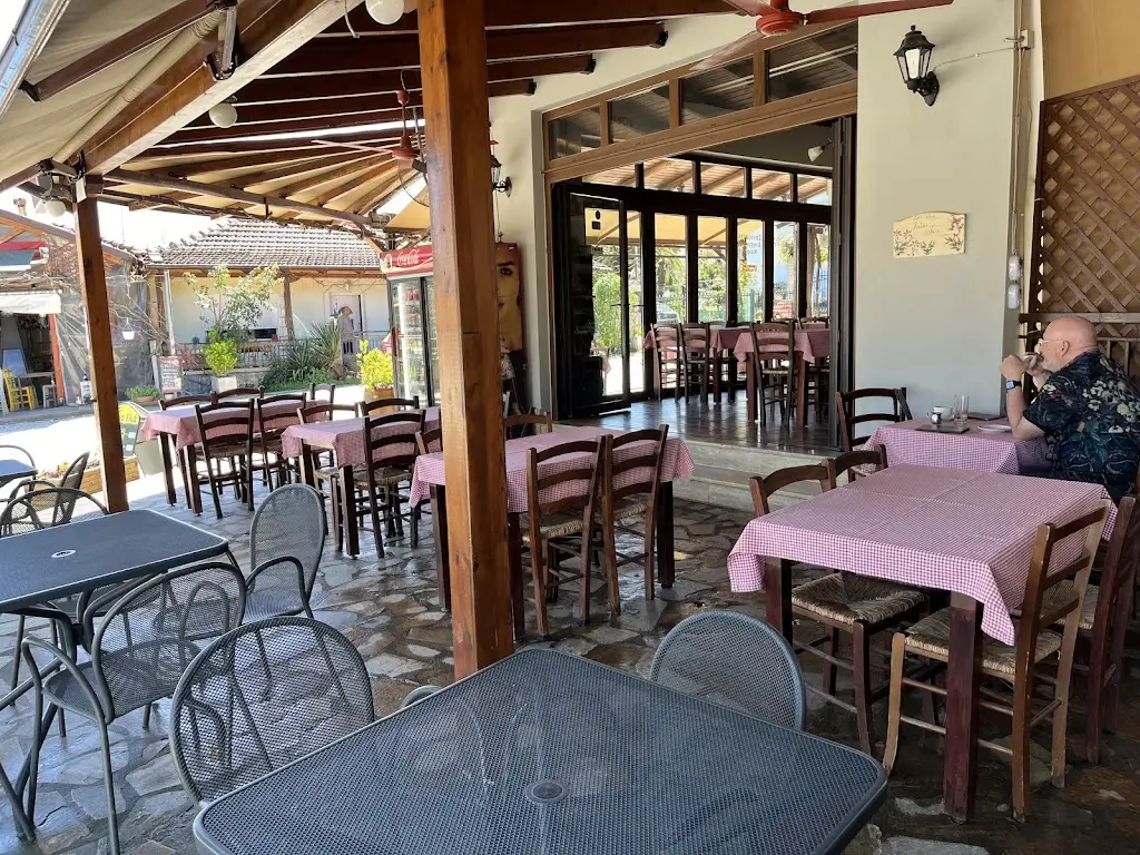 Olive Trees Corner Restaurant in Melíki