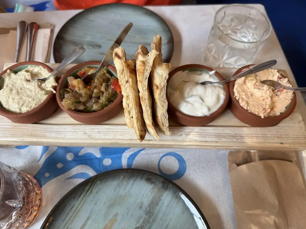 Victorien Ładowski_MELI Restaurant_Melíki_Bewertung