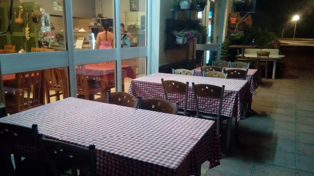 Το στέκι του Δράκου Restaurant in Néa Apollonía