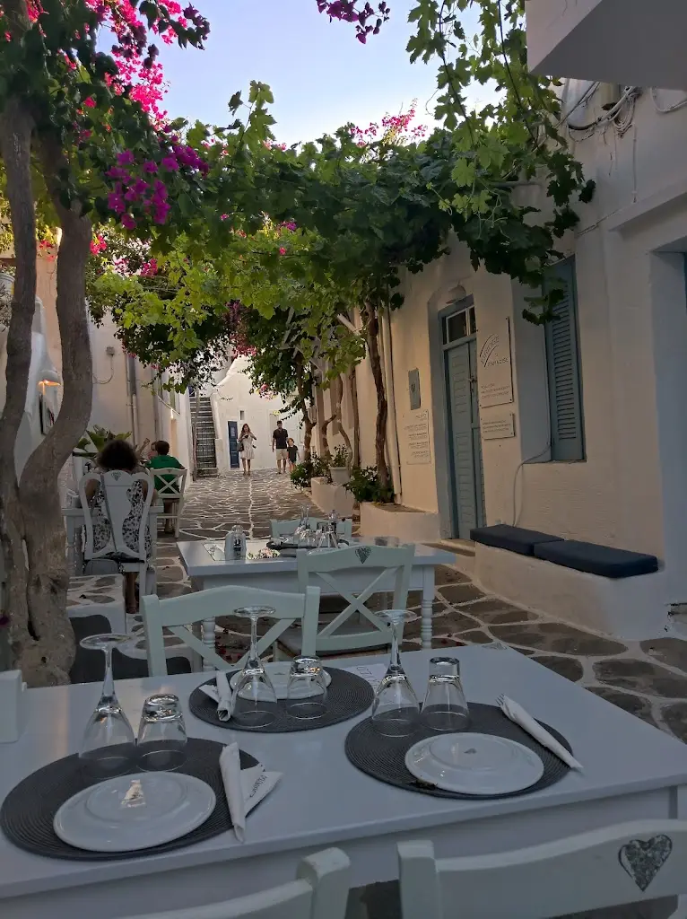SHOSHO PAROS RESTAURANT Restaurant in Náousa