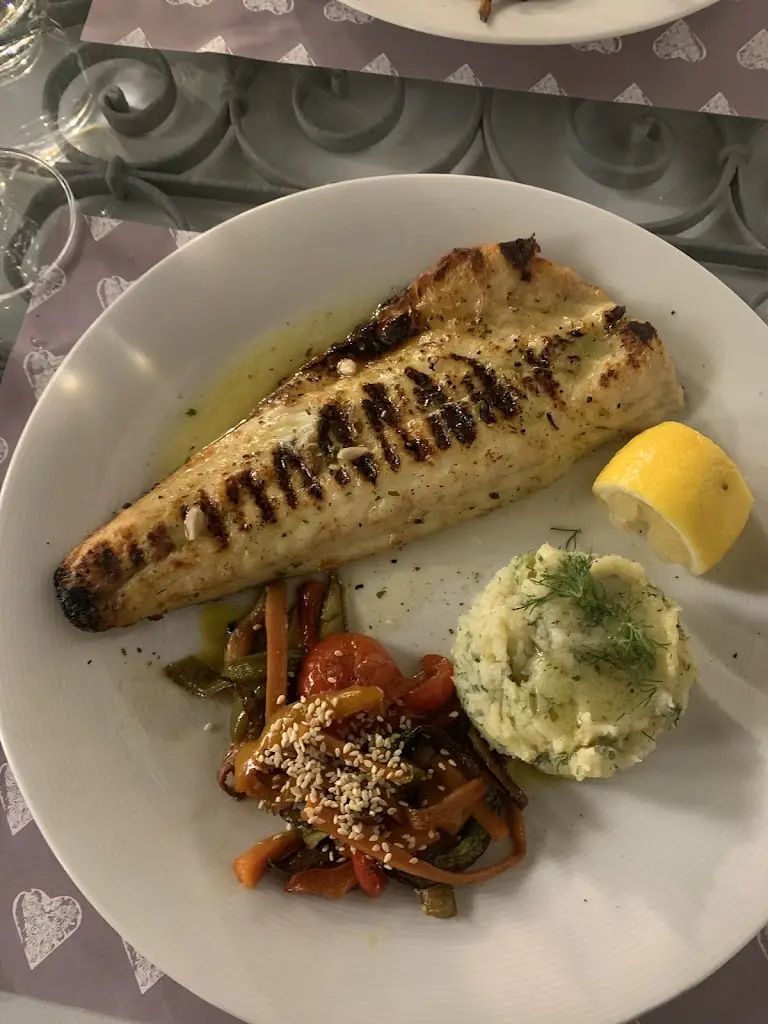 SHOSHO PAROS RESTAURANT_Náousa_slider_image_3