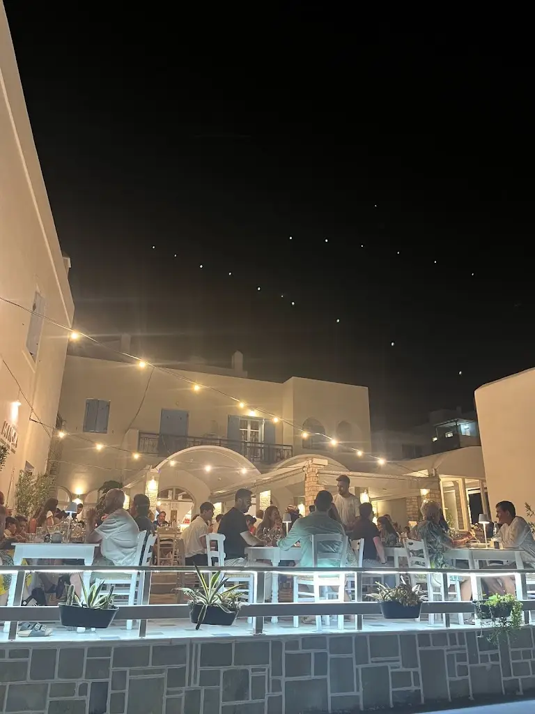 Tayla Newton_Minoa Restaurant_Náousa_Bewertung