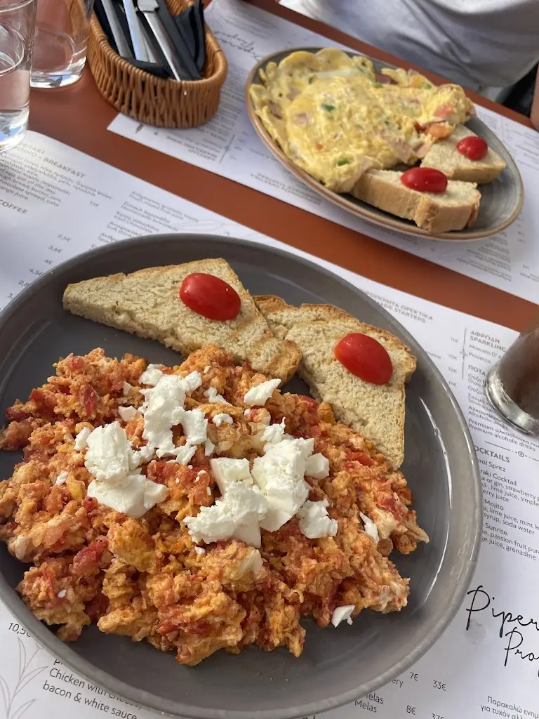 Gina Salameh_Piperaki Paros_Náousa_Bewertung