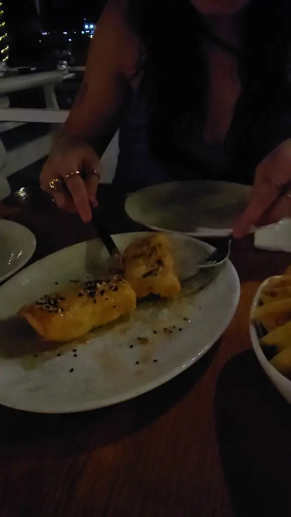 Sara Rehart_Mediterraneo_Náousa_review