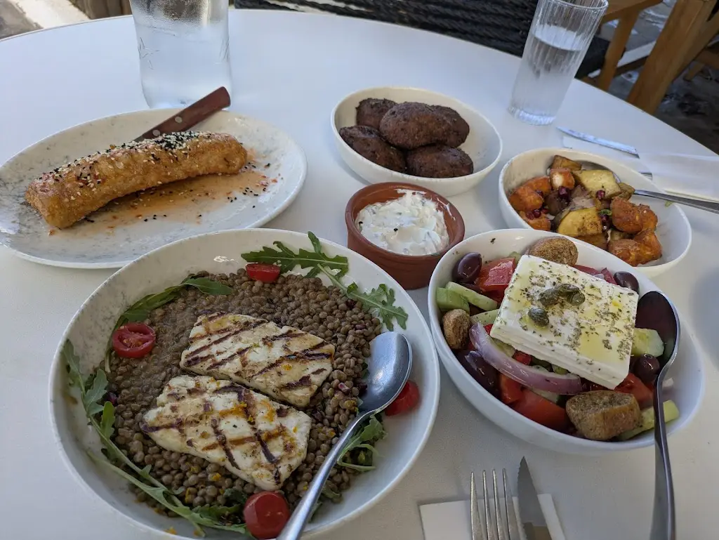 daniel michalowski_Mediterraneo_Náousa_review