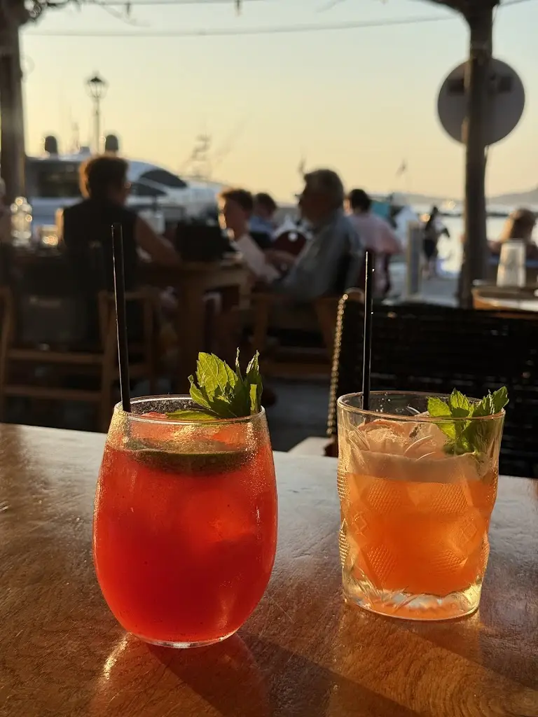 Michelle Kohnen_Mediterraneo_Náousa_review