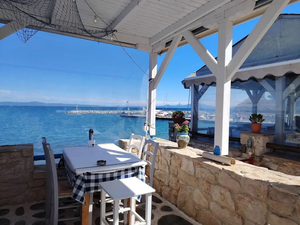 Νόστιμη θάλασσα_Néa Fókaia_slider_image_3