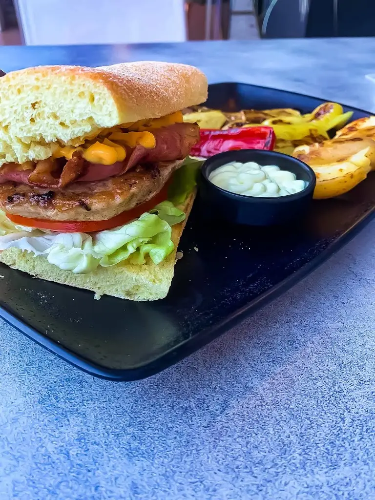 Ikonio Bar_Néa Fókaia_slider_image_3