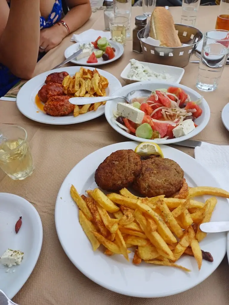 Dimitar Atanasov_Traditional Cafe Nikos_Néa Fókaia_Bewertung