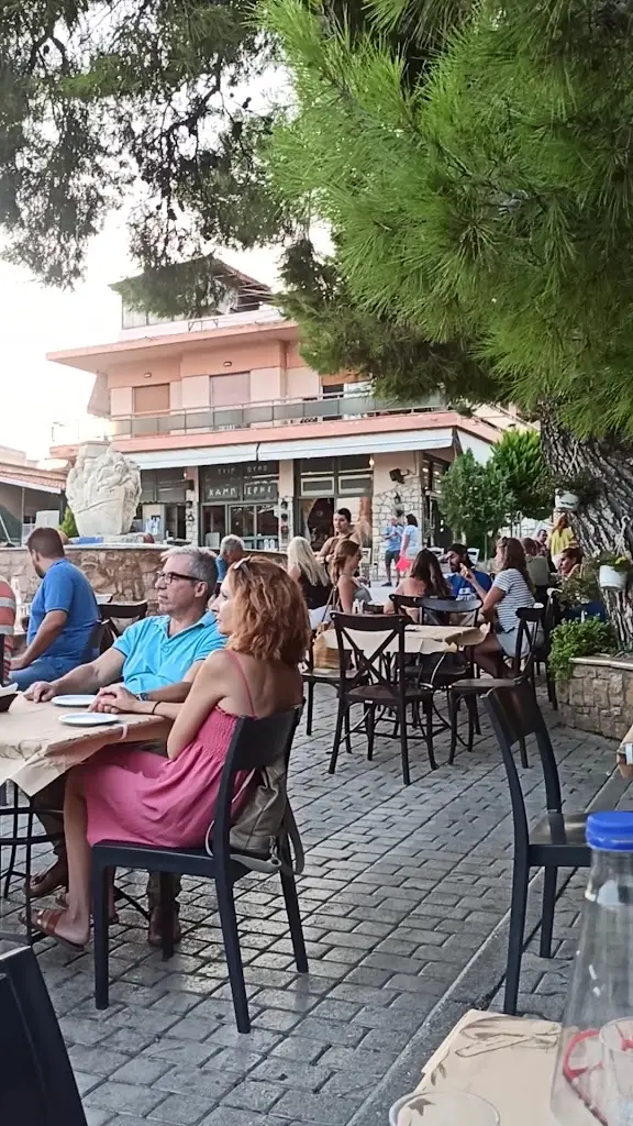 Traditional Cafe Nikos_Néa Fókaia_slider_image_2