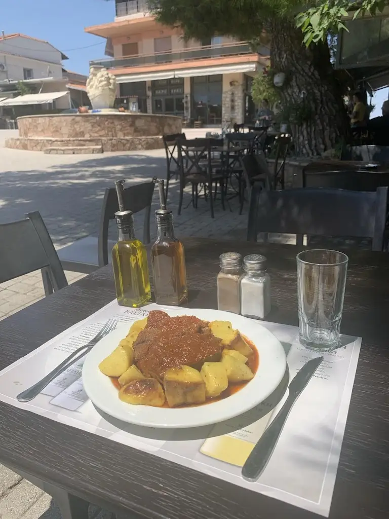 Traditional Cafe Nikos_Néa Fókaia_slider_image_3