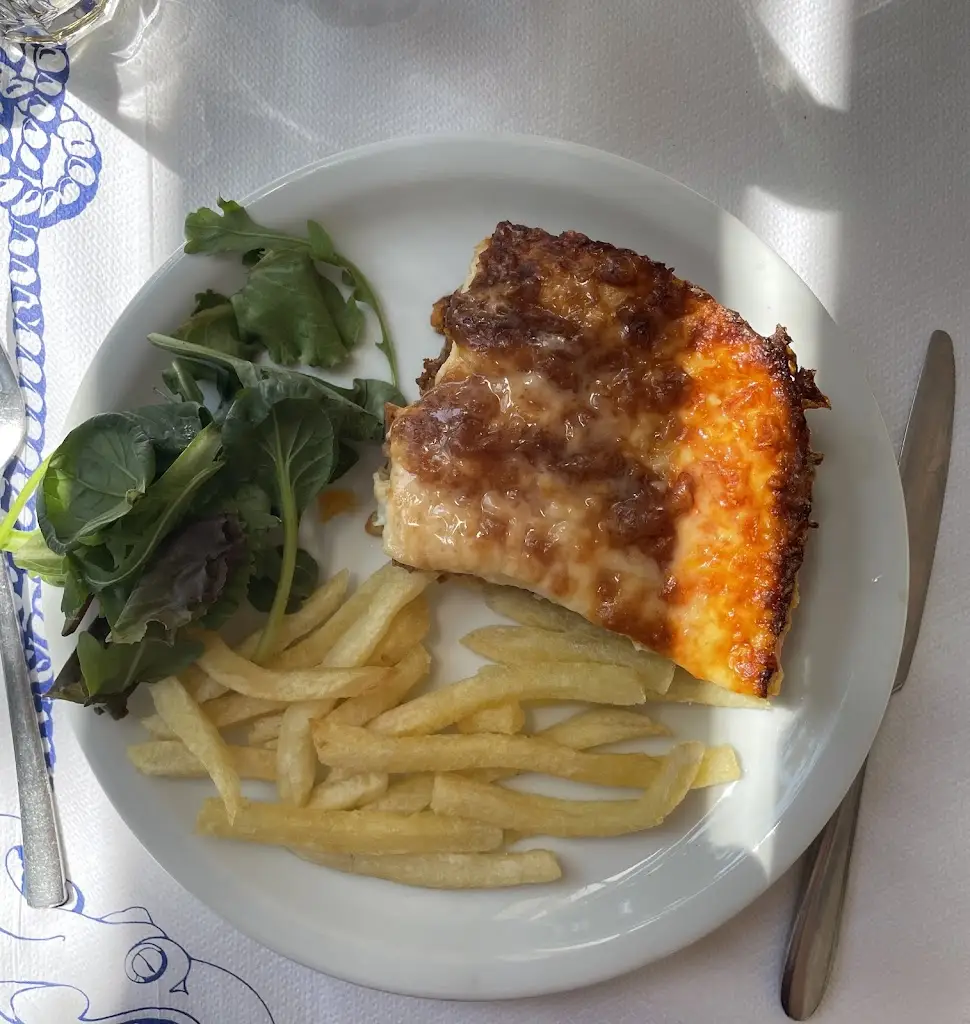 Ștefania Beatrice_Taverna Votsalo_Néa Flogitá_review