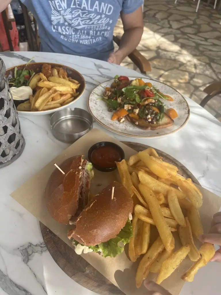 Menu_Ipanema Food & Drinks_Néa Flogitá_image_5