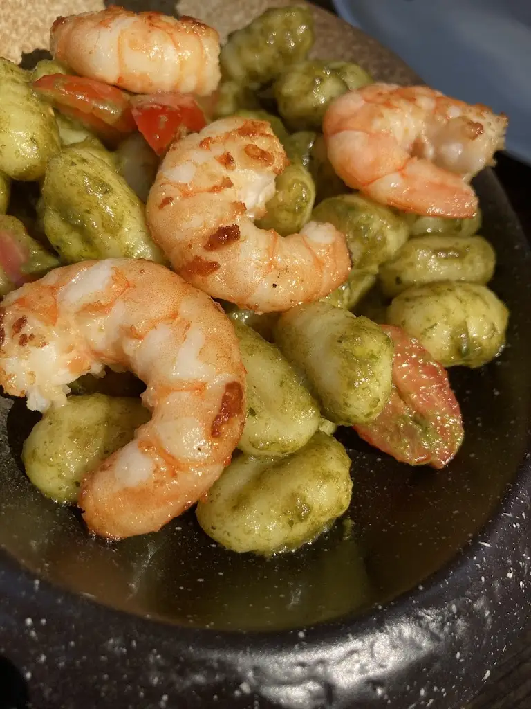 Olivera Loznalieva_MOZZARELLA_Néa Flogitá_Bewertung