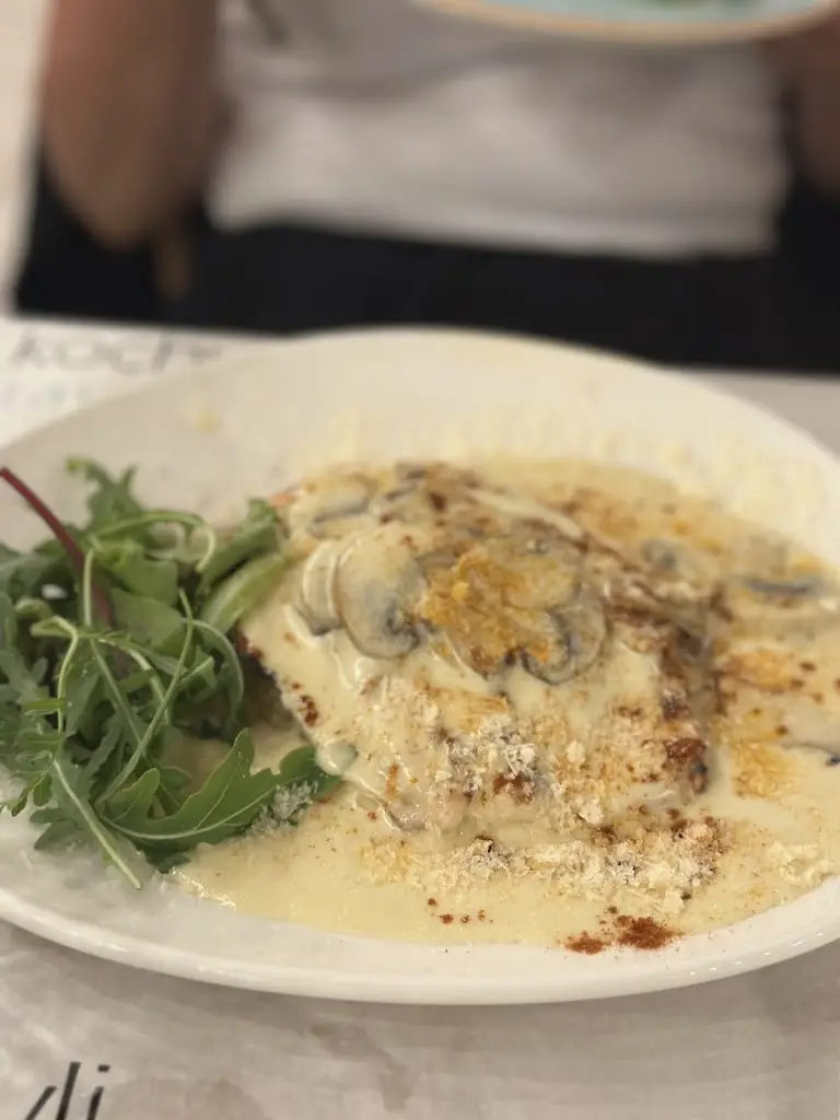 Mila Stankovska_Kochyli_Néa Flogitá_Bewertung