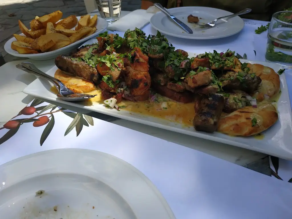 John Florakis_Giorti Restaurant_Chaïdári_review