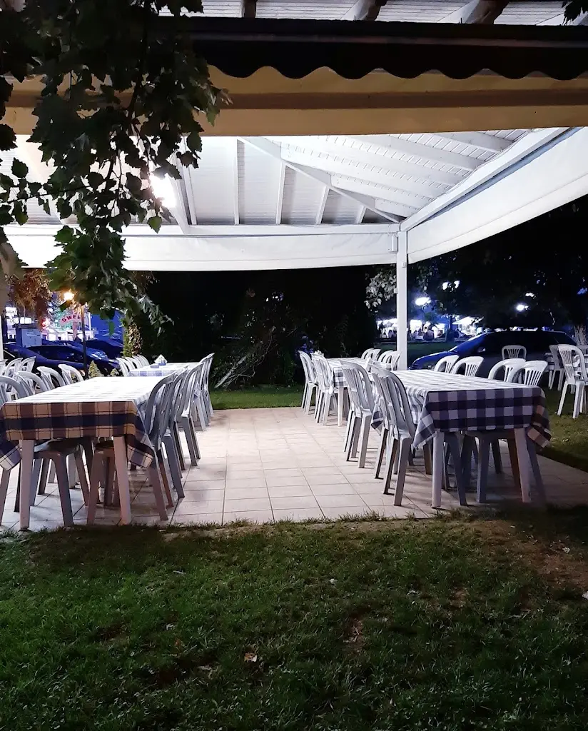 Taverna "Savvas & Katerina" Restaurant in Néa Flogitá