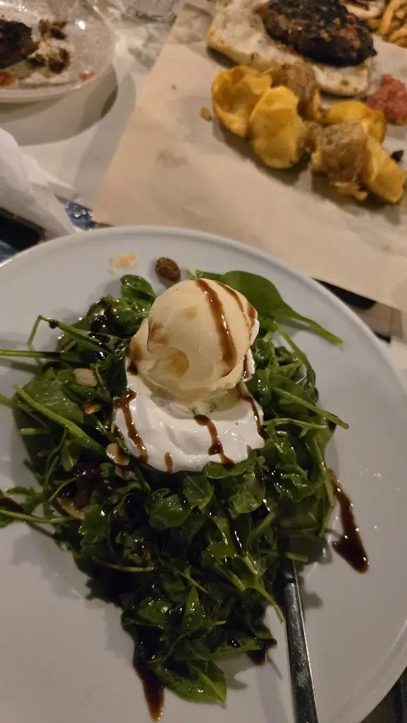 Michalis Anastasakis_Ελλήνων Τα..ξυδια_Chaïdári_review