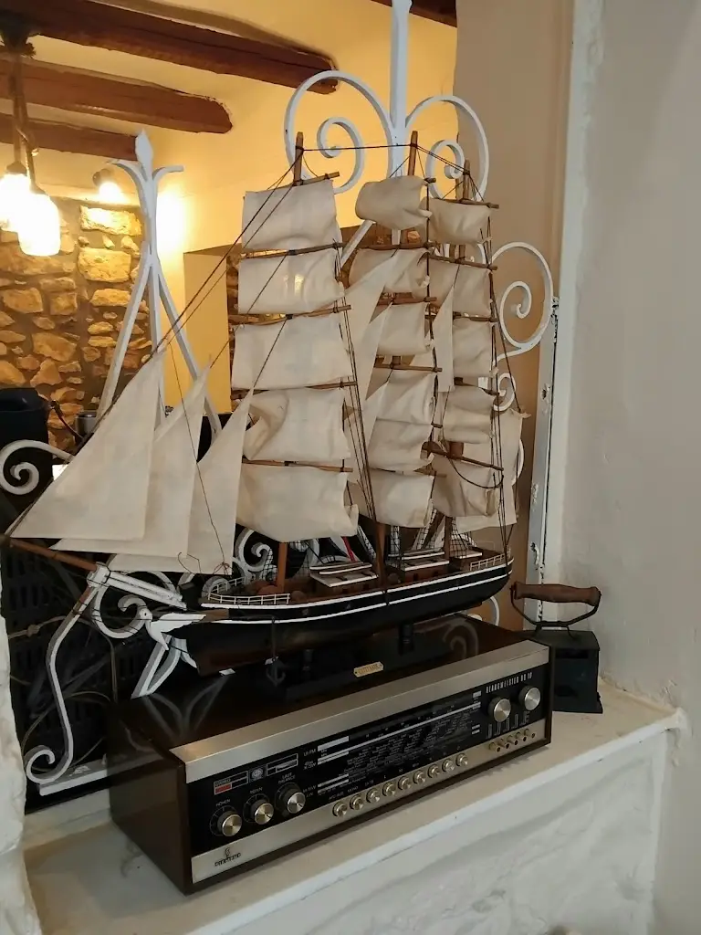 Ioannis Karamanof_Ελλήνων Τα..ξυδια_Chaïdári_review